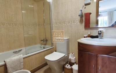 Precioso apartamento de planta baja con terraza grande.